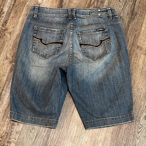 Z Cavaricci Blue Jean Bermuda Long Denim Distressed Jean Shorts Sz 6 Casual Y2K - Picture 6 of 16